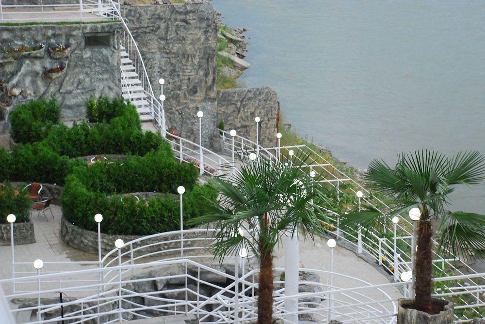 Cruise Hotel Тбилиси Екстериор снимка