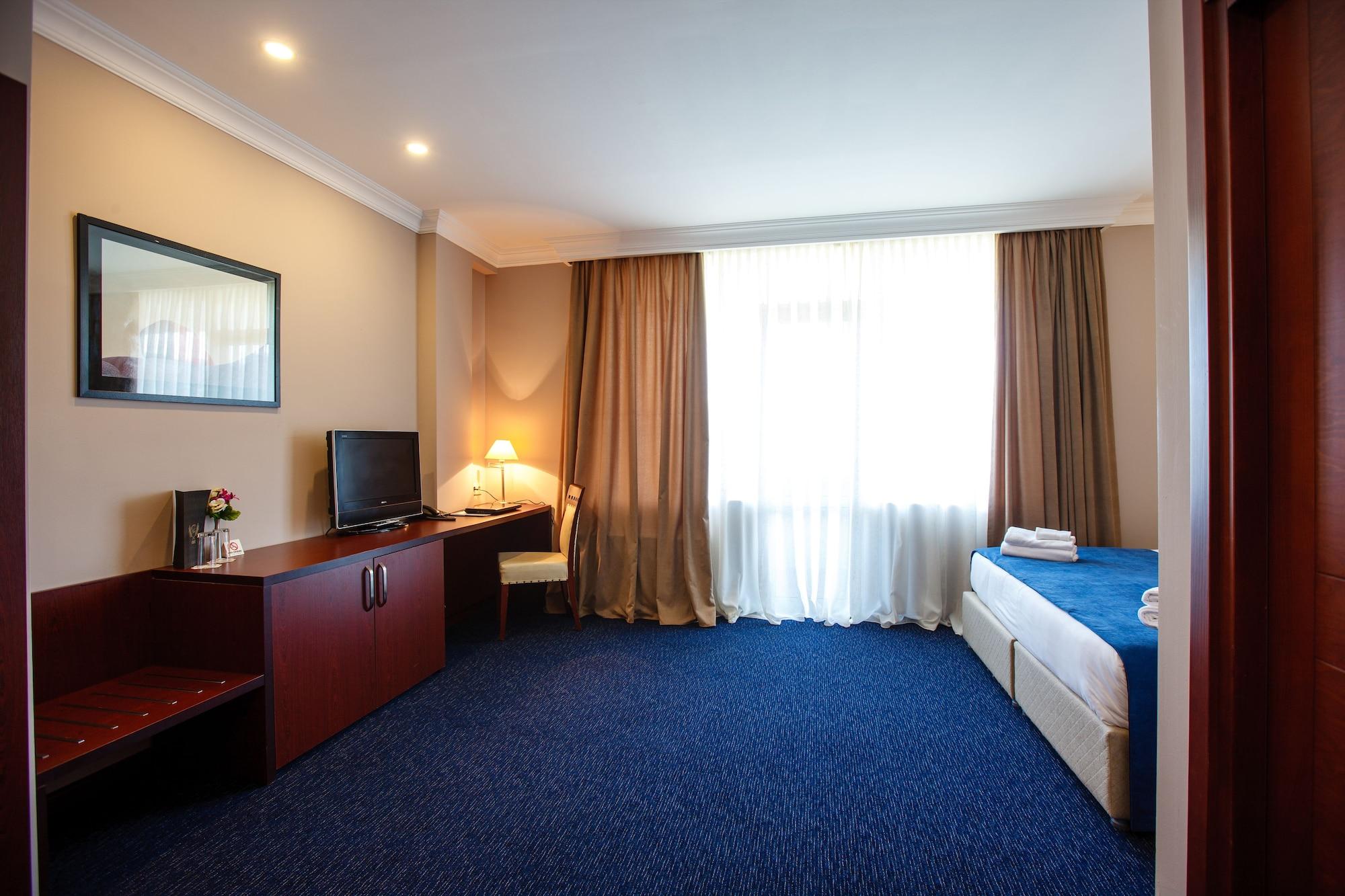 Cruise Hotel Тбилиси Екстериор снимка