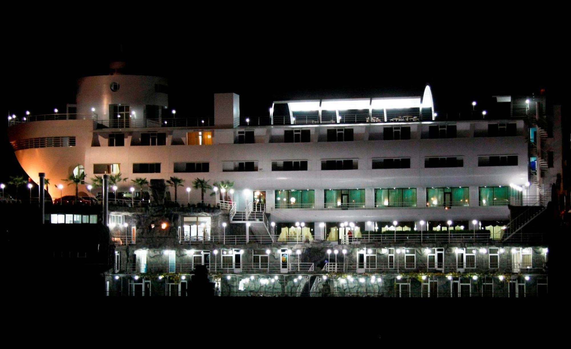 Cruise Hotel Тбилиси Екстериор снимка
