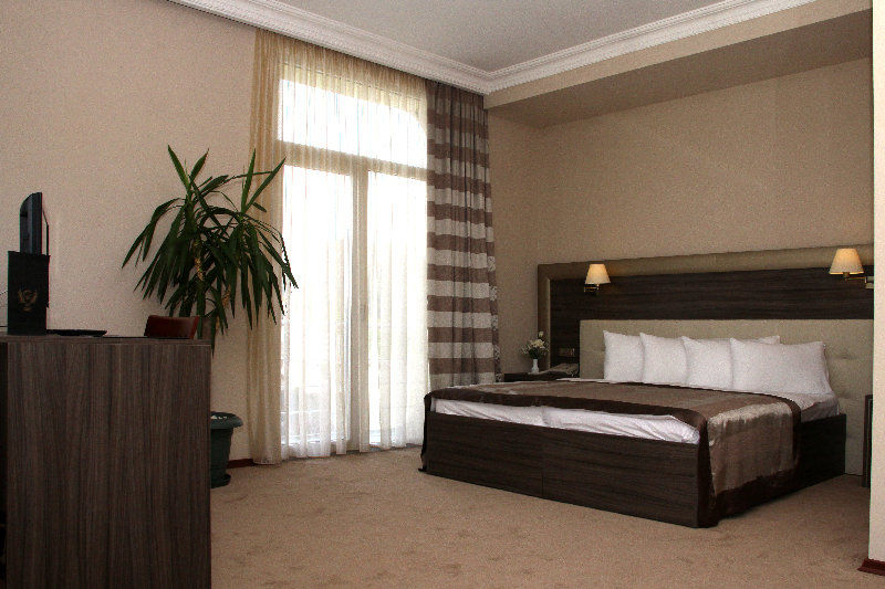 Cruise Hotel Тбилиси Екстериор снимка